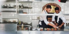 رواتب عمال المطاعم في الإمارات: وكم راتب الشيف في الامارات؟